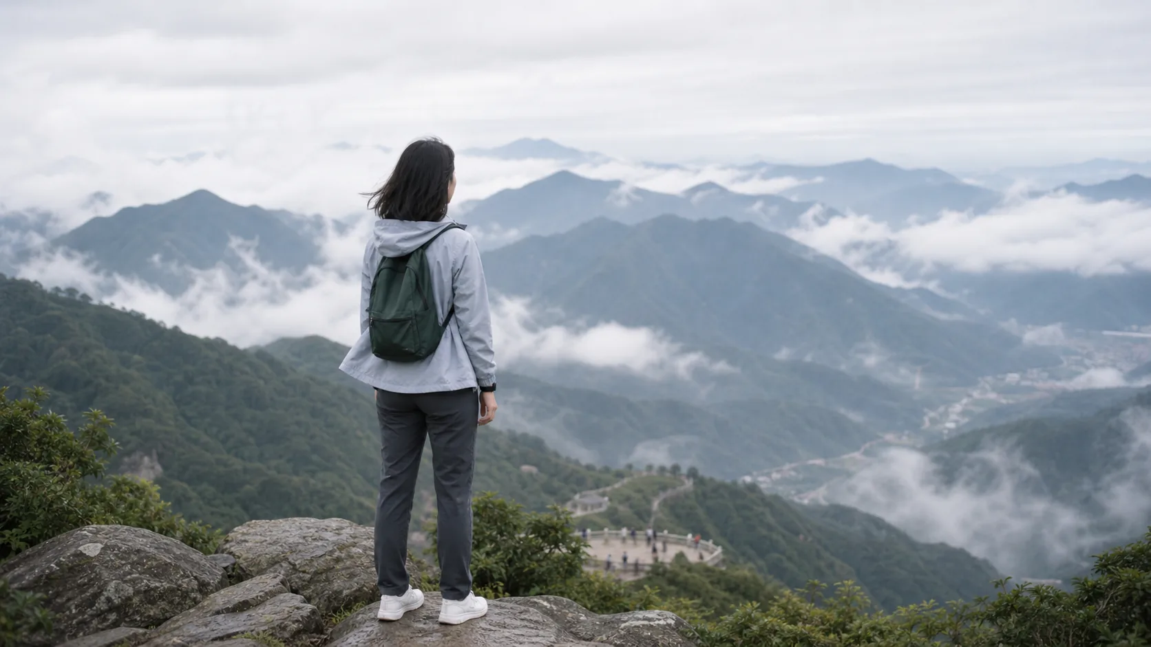祝融峰山风与云雾远望